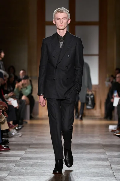 Look 33